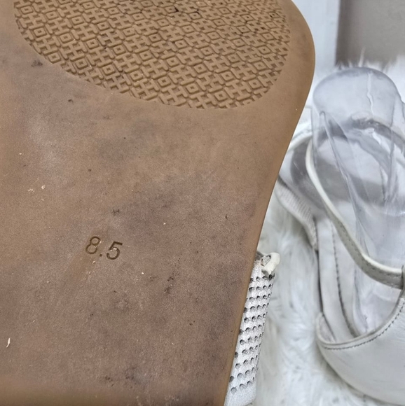 Tory Burch Silver Tone Open Toe White Sandals Size 8.5🌴 - Picture 7 of 8